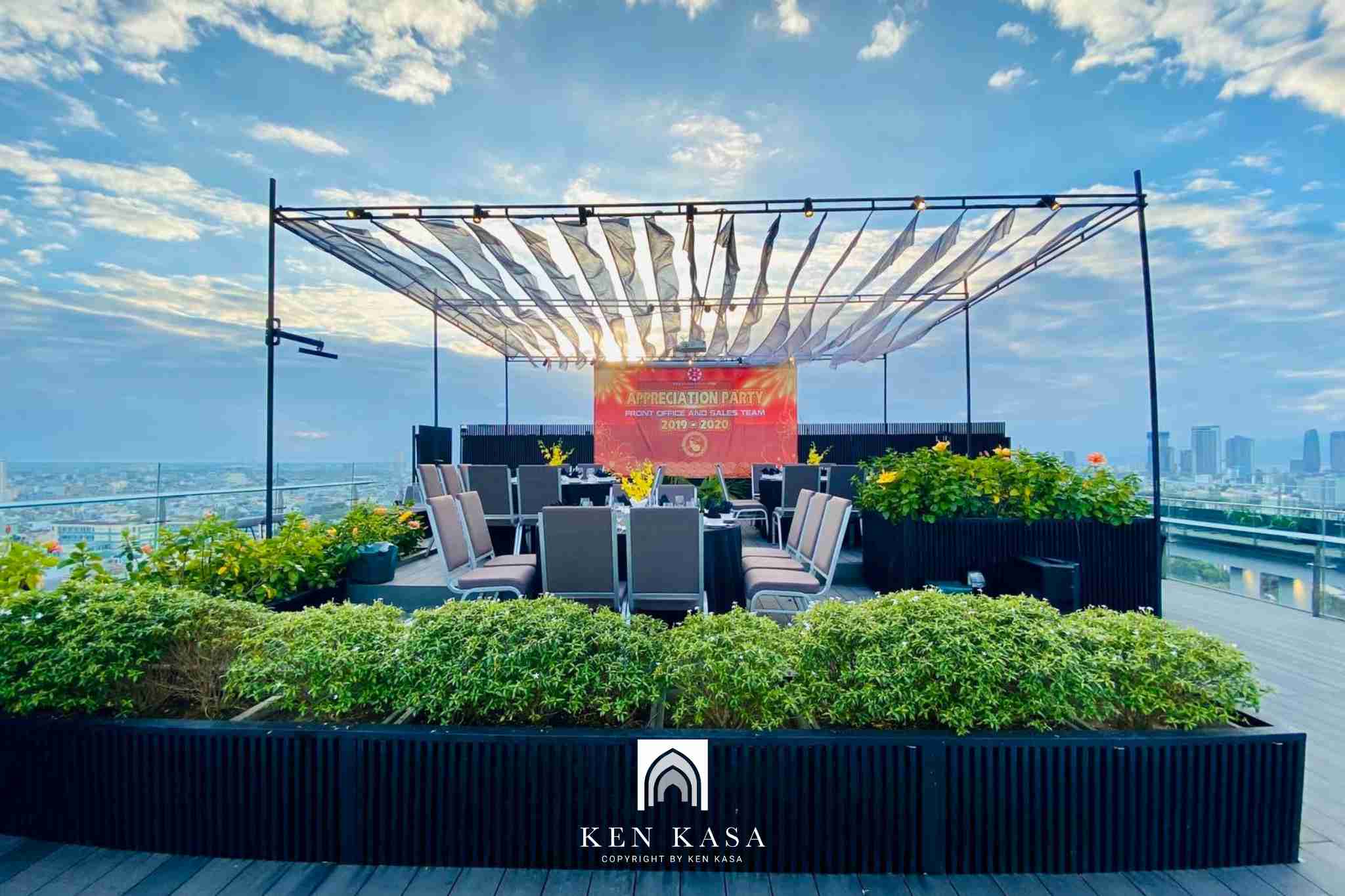 Crystal Blu Rooftop Lounge tại Stella Maris Beach Đà Nẵng